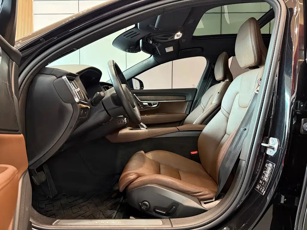 Volvo S90 — миниатюра 5