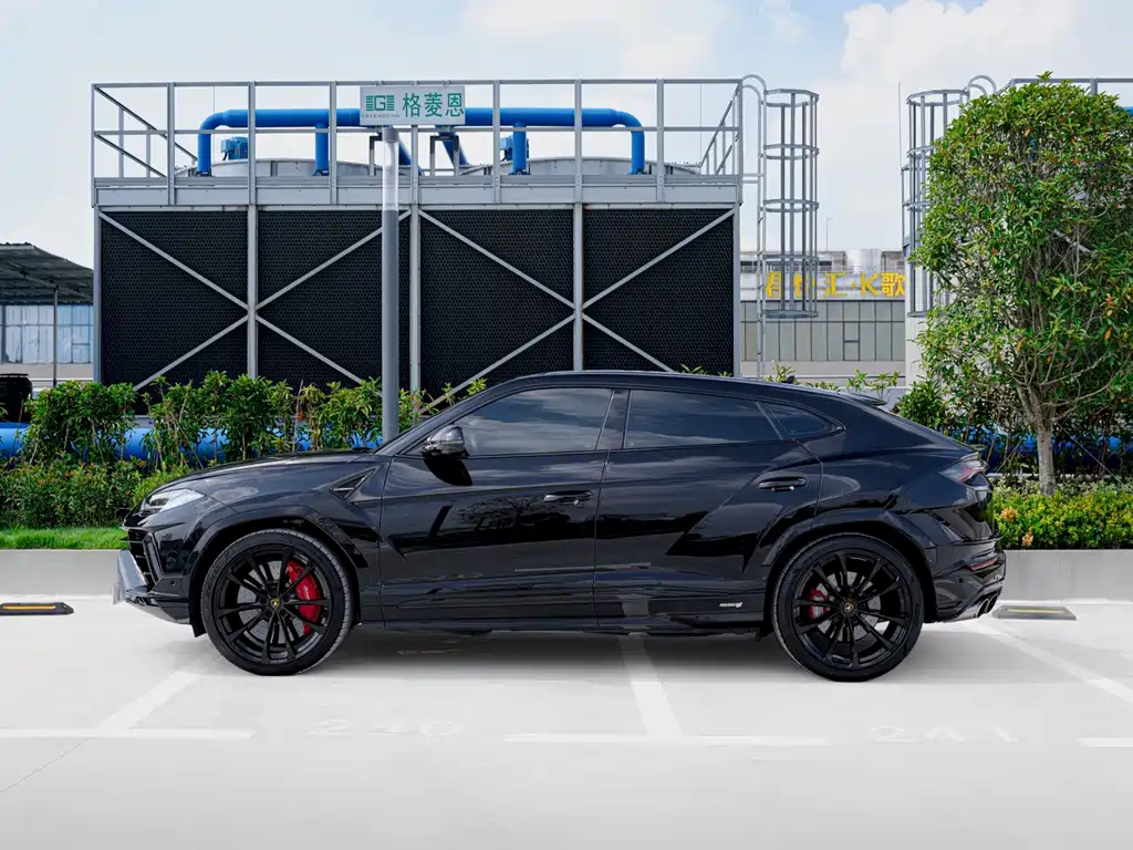 Lamborghini Urus — миниатюра 9