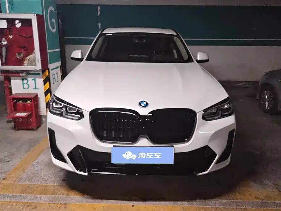 BMW IX3