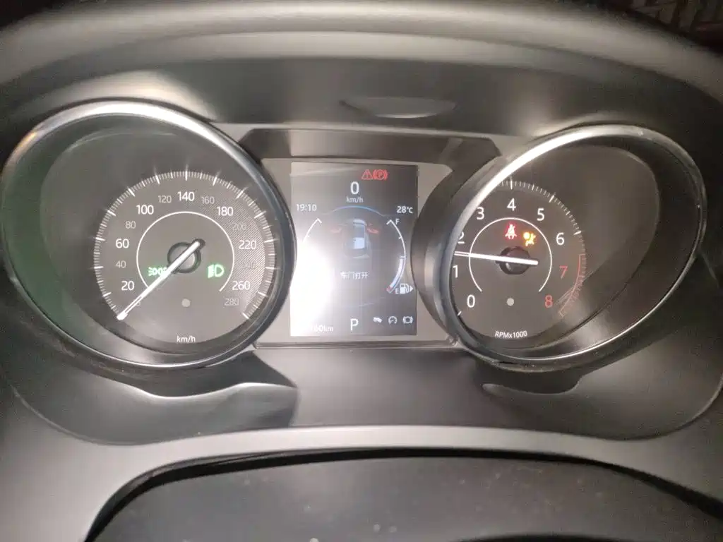 Jaguar E-PACE — миниатюра 12