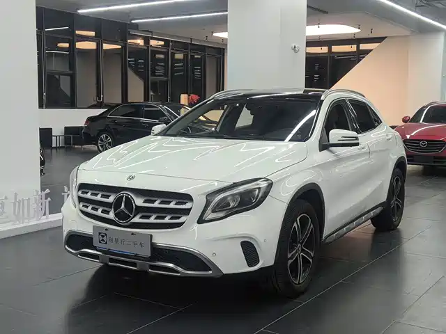 MERCEDES-BENZ GLA 2019