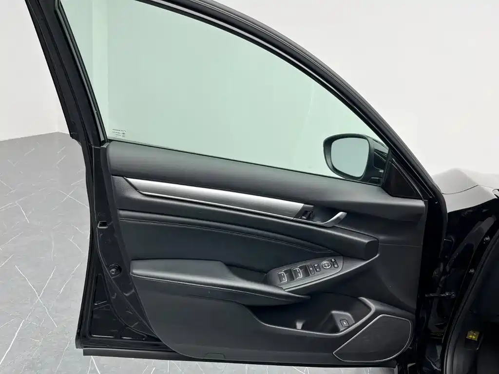 Honda Accord — миниатюра 12