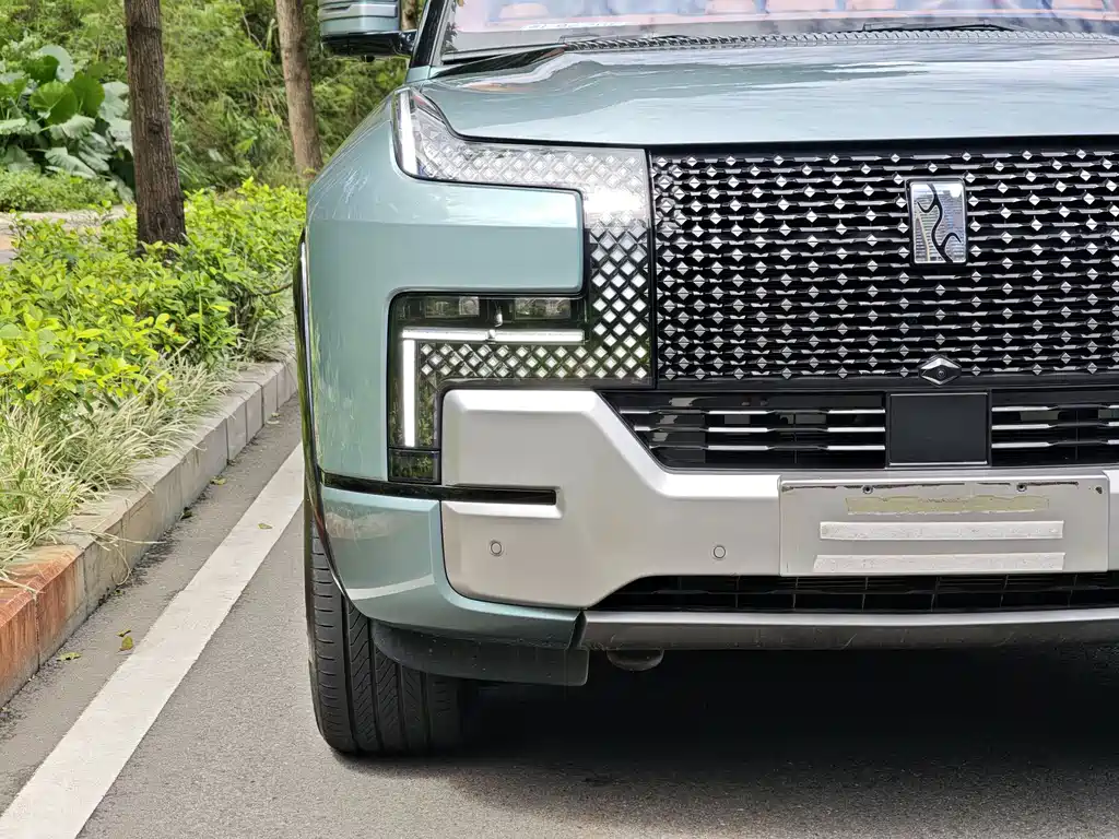 Yangwang U8 2023 Luxury