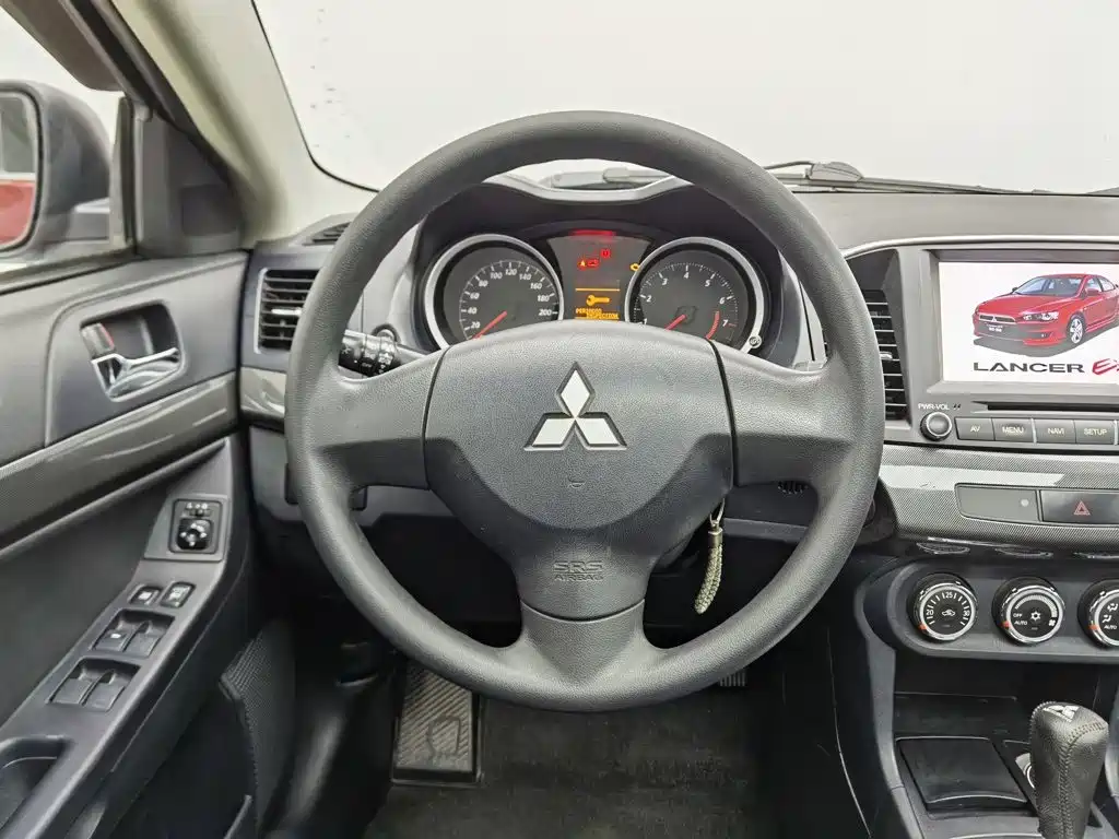 Mitsubishi Lancer EX — миниатюра 11