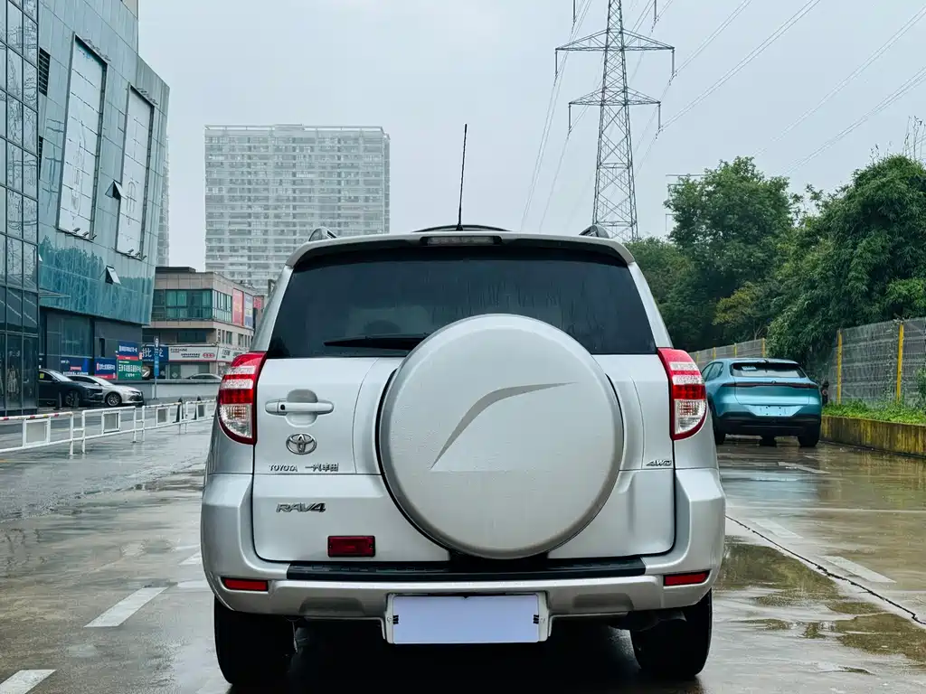 Toyota RAV4 — миниатюра 15