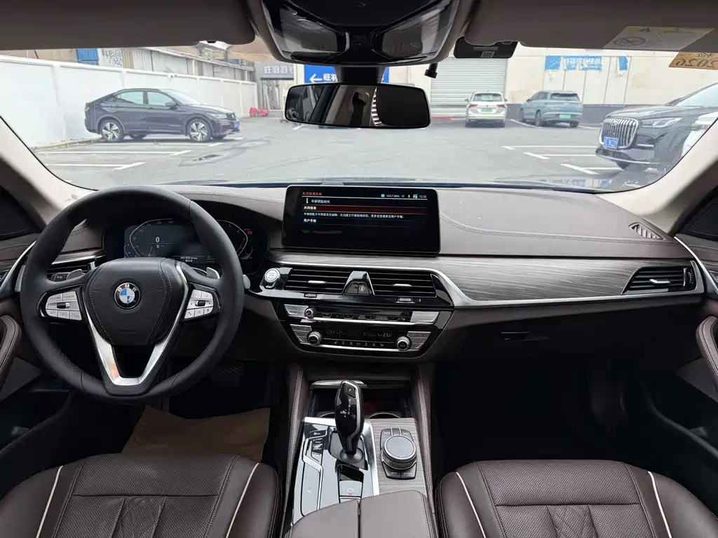 BMW 5 Series — миниатюра 8