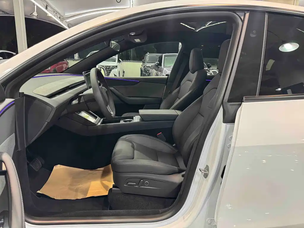 Tesla Model Y — миниатюра 14