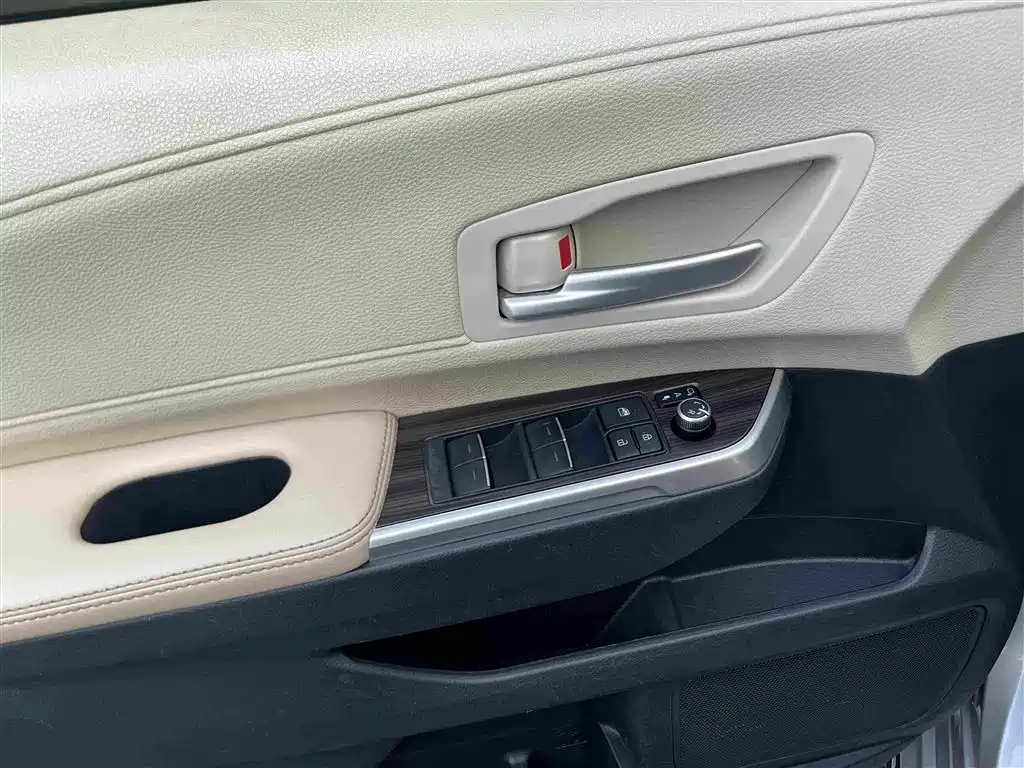 Toyota Sienna — миниатюра 12