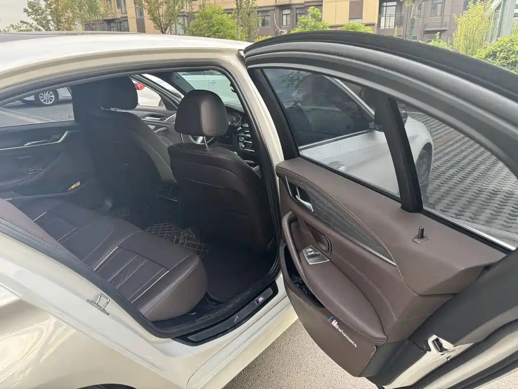 BMW 5 Series — миниатюра 6