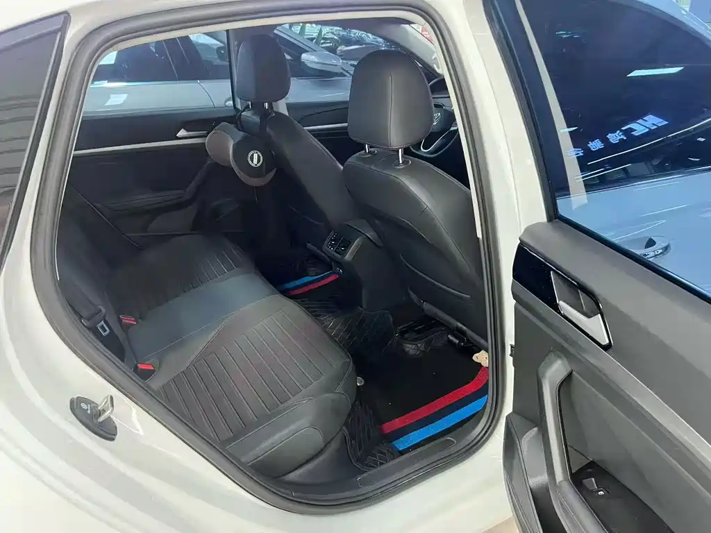 Volkswagen Lavida — миниатюра 4