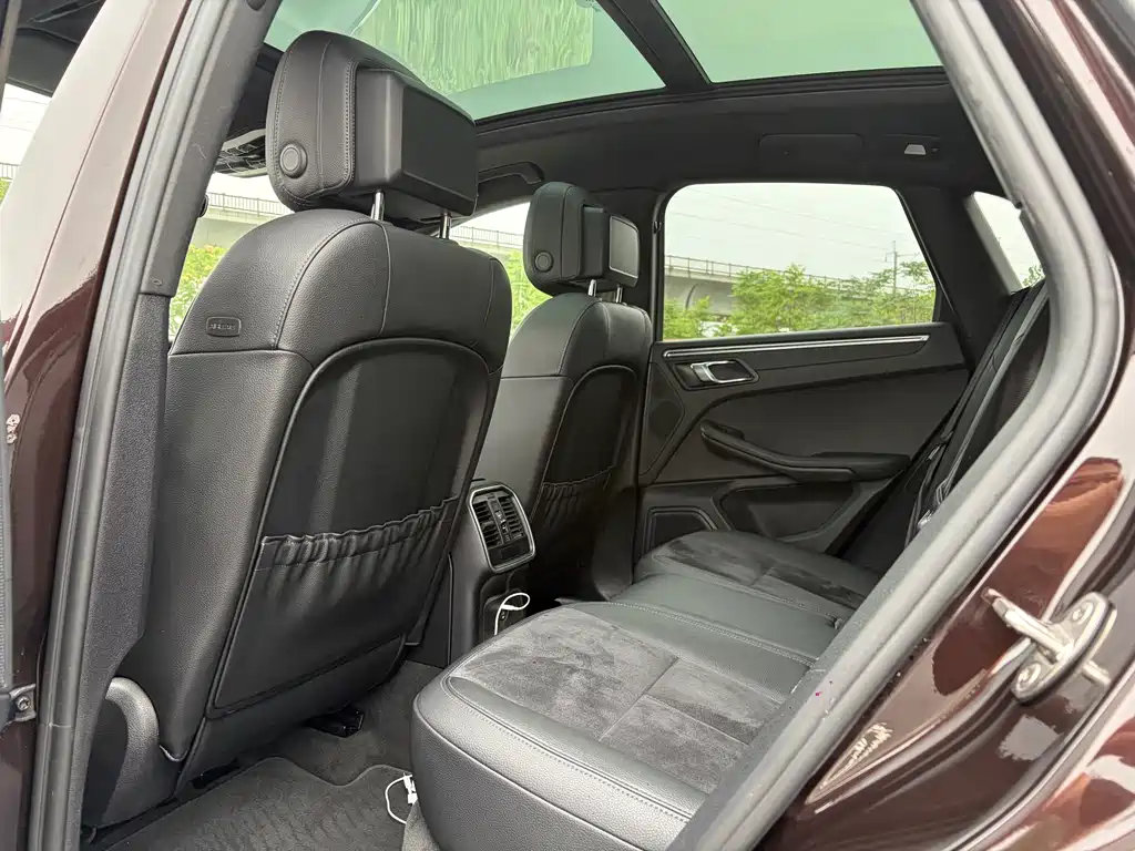 Porsche Macan — миниатюра 7