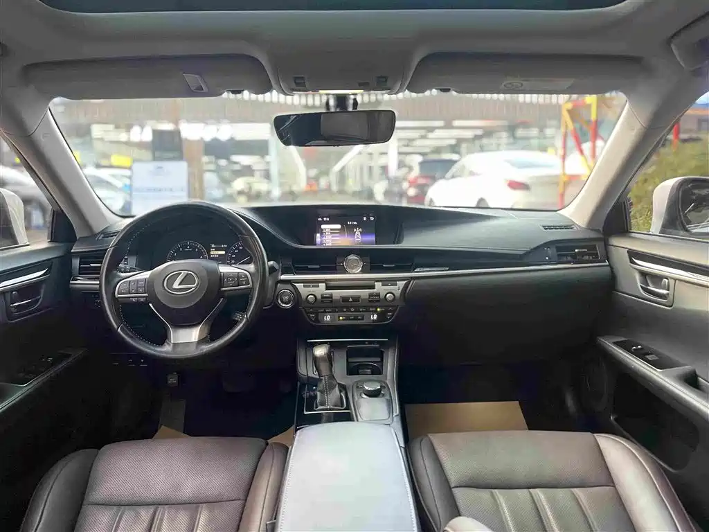 Lexus ES — миниатюра 18