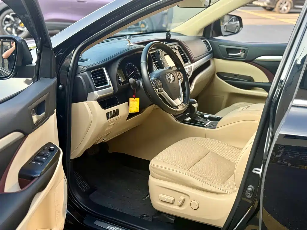 Toyota Highlander — миниатюра 9