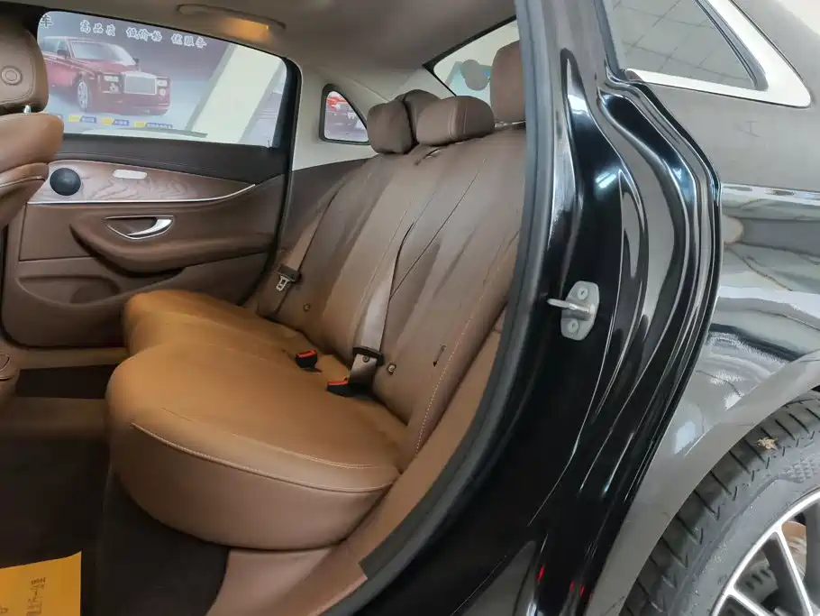 Mercedes-Benz E-Class — миниатюра 11