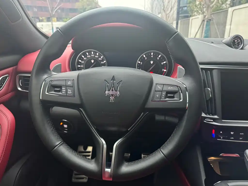 MASERATI LEVANTE