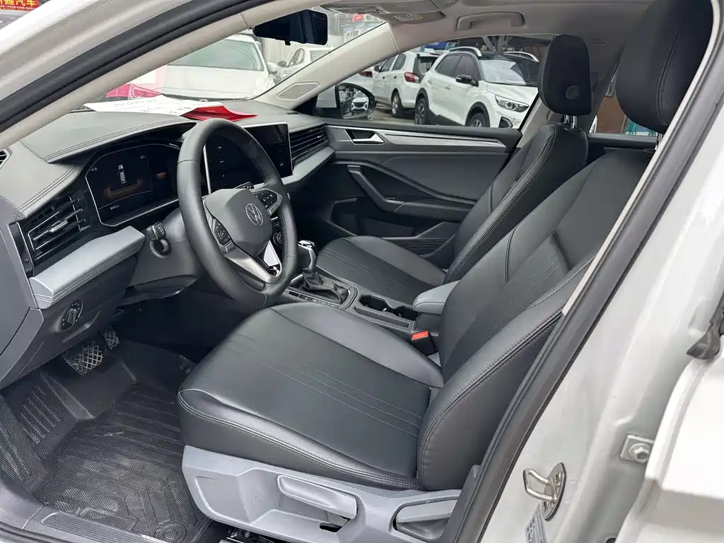 Volkswagen Sagitar 2023 300TSI DSG