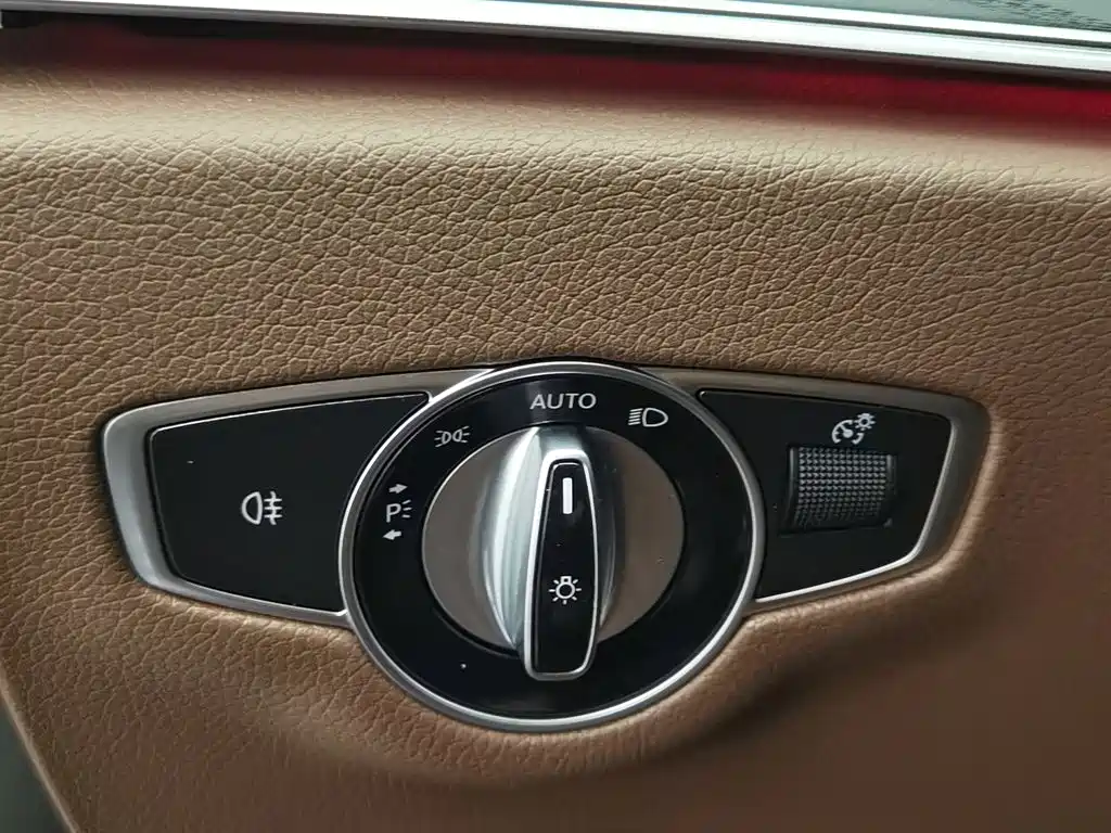 Mercedes-Benz E-Class — миниатюра 21