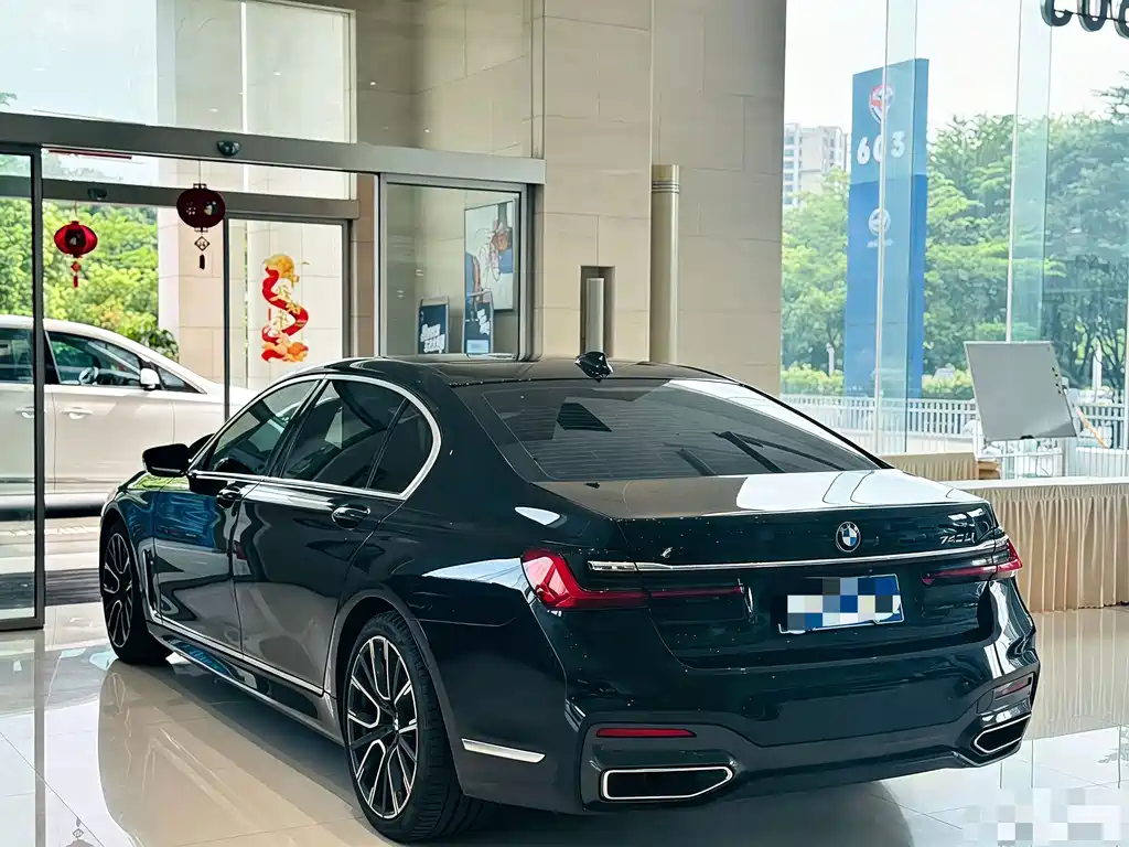 BMW 7 Series — миниатюра 8