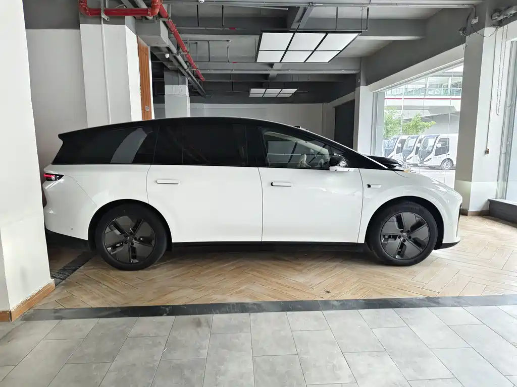 Li Auto i8 2025 Standard