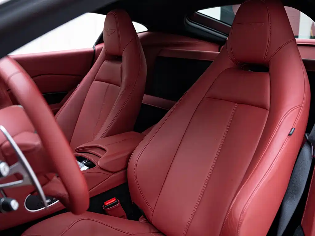 Aston Martin V8 Vantage — миниатюра 12