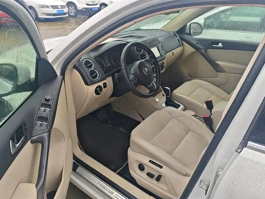 Volkswagen Tiguan 2012 2.0TSI AT