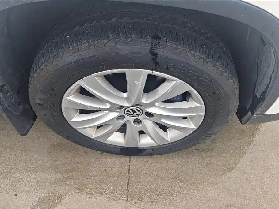 Volkswagen Tiguan 2012 2.0TSI AT