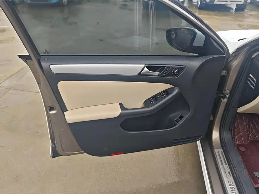 Volkswagen Sagitar 2012 1.4TSI AT Luxury