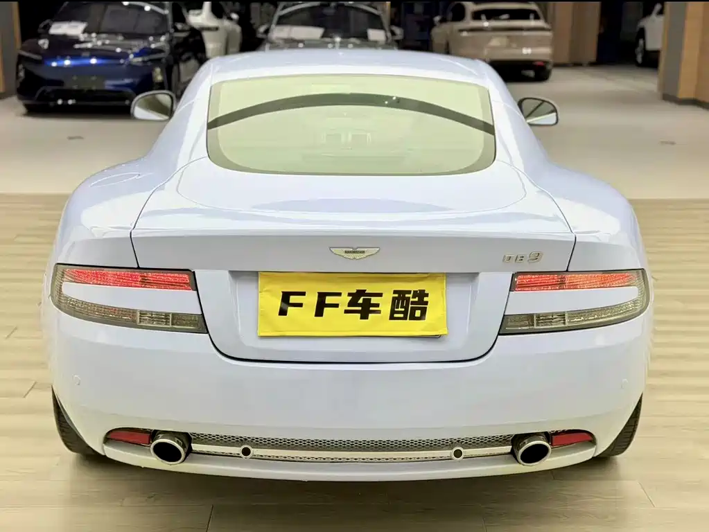 Aston Martin DB9 2011 6.0L Touchtronic Coupe