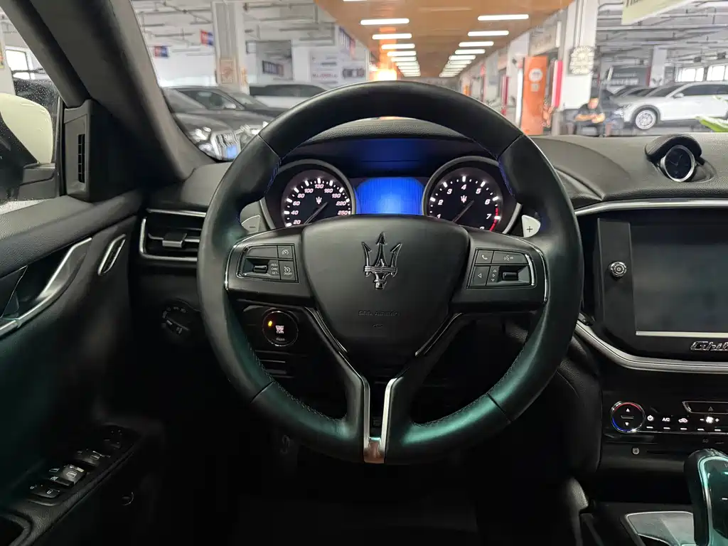 Maserati Ghibli — миниатюра 7