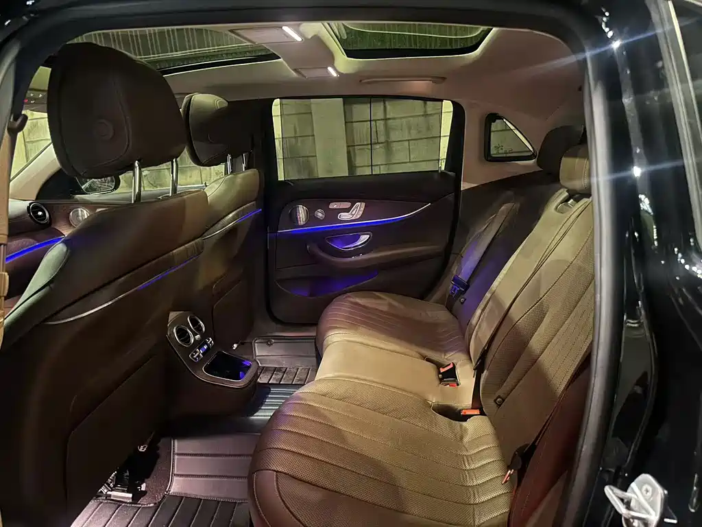 Mercedes-Benz E-Class — миниатюра 7