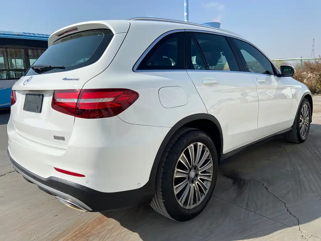 MERCEDES-BENZ GLC