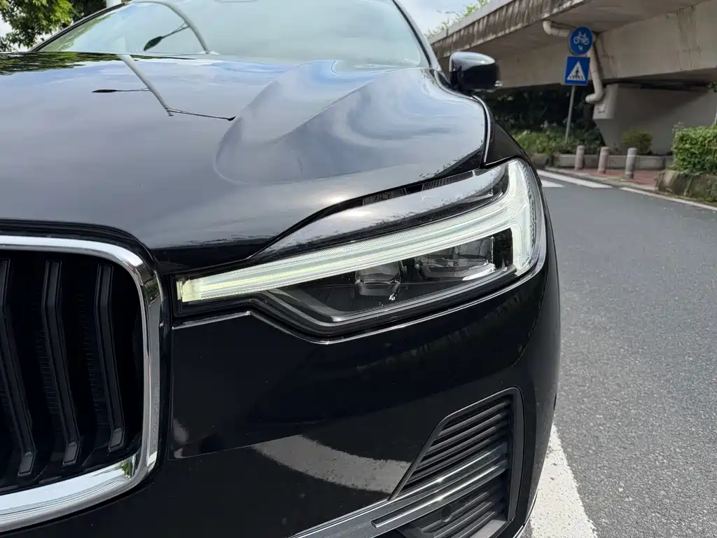Volvo XC60 2022 T8 Luxury