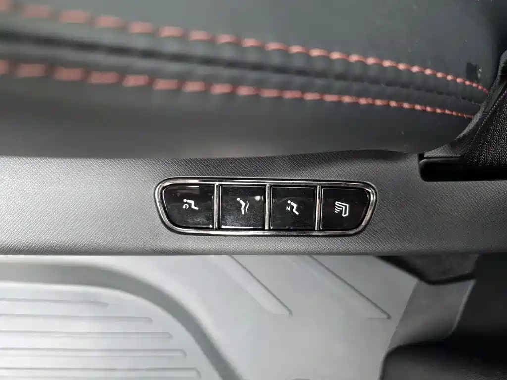 GAC Motor Trumpchi E8 PHEV — миниатюра 17