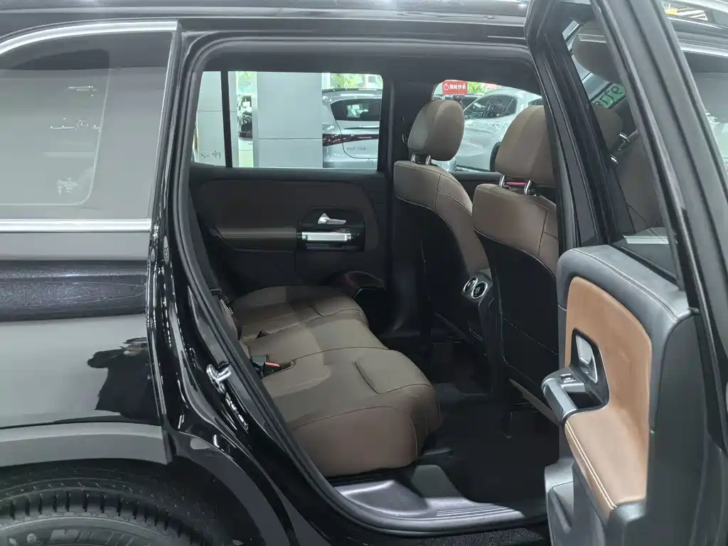 Mercedes-Benz GLB — миниатюра 17