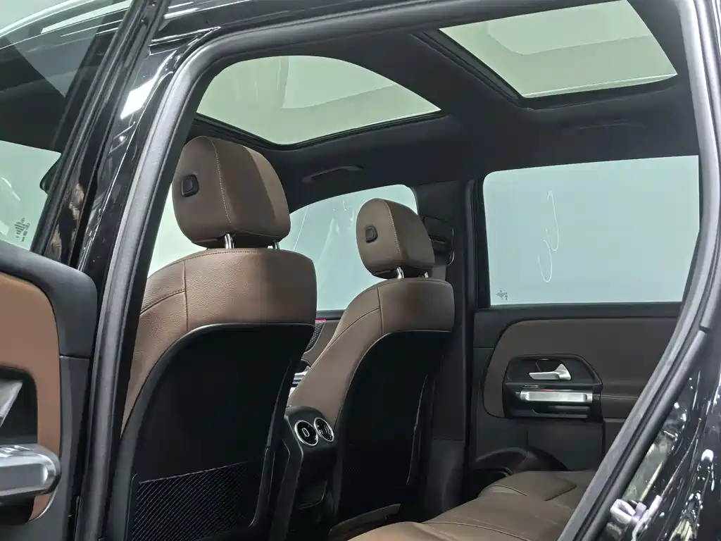 Mercedes-Benz GLB — миниатюра 9