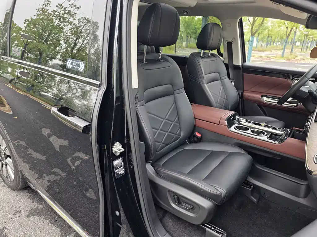 GAC Motor Trumpchi E8 PHEV — миниатюра 11