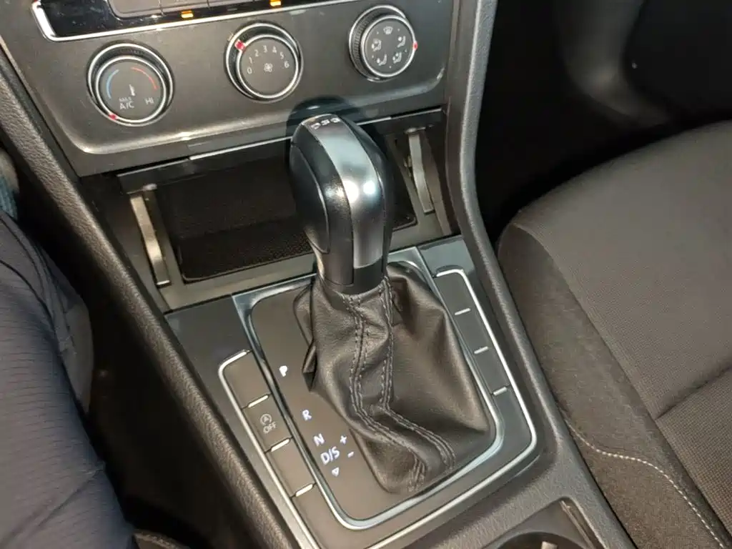 Volkswagen Golf — миниатюра 14