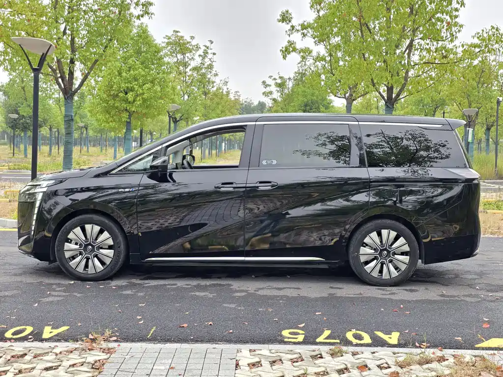 GAC Motor Trumpchi E8 PHEV — миниатюра 8