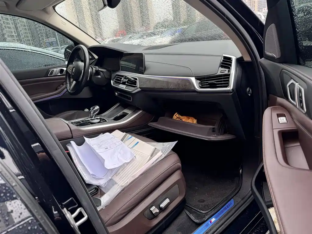 BMW X5 2022 xDrive 30Li Premium M Sport
