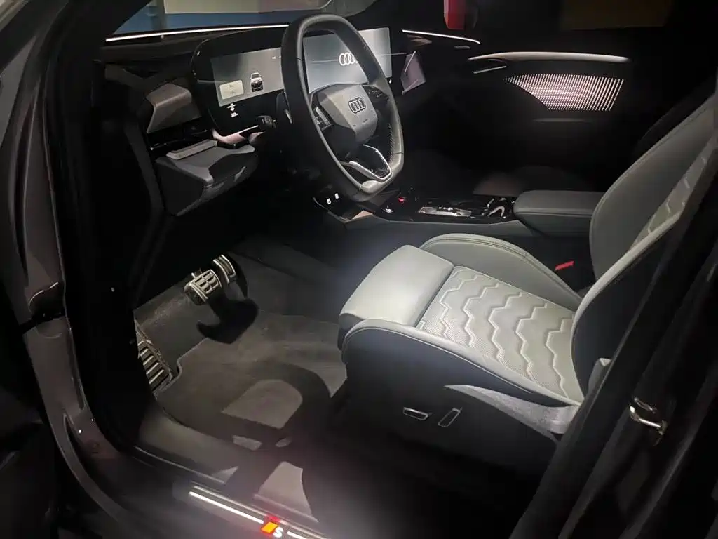 Audi Q6L e-tron — миниатюра 6