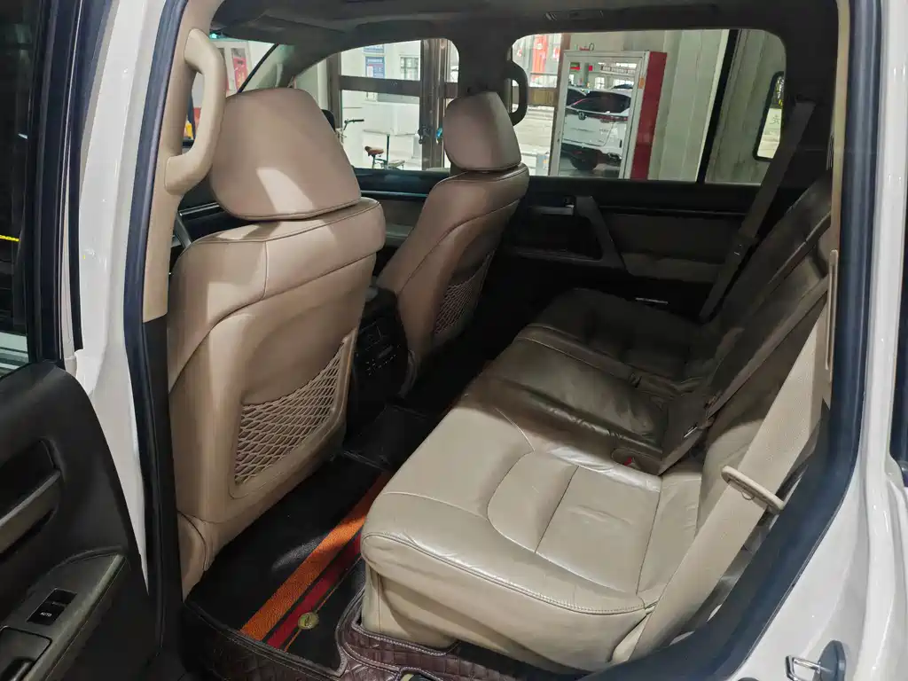 Toyota Land Cruiser 2010 4.0L AT VX