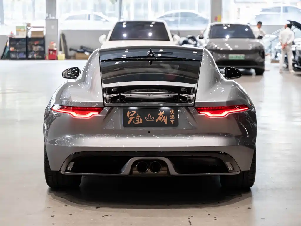 Jaguar F-Type 2024 P300 75