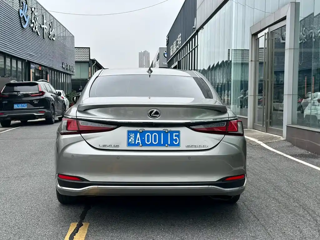 Lexus ES — миниатюра 8