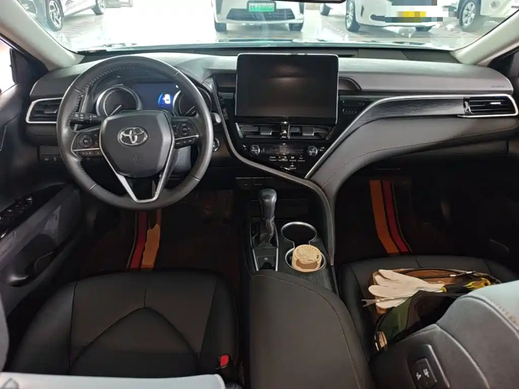 Toyota Camry — миниатюра 10