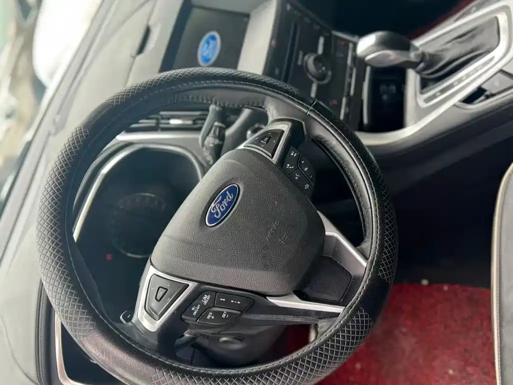 Ford Edge — миниатюра 5