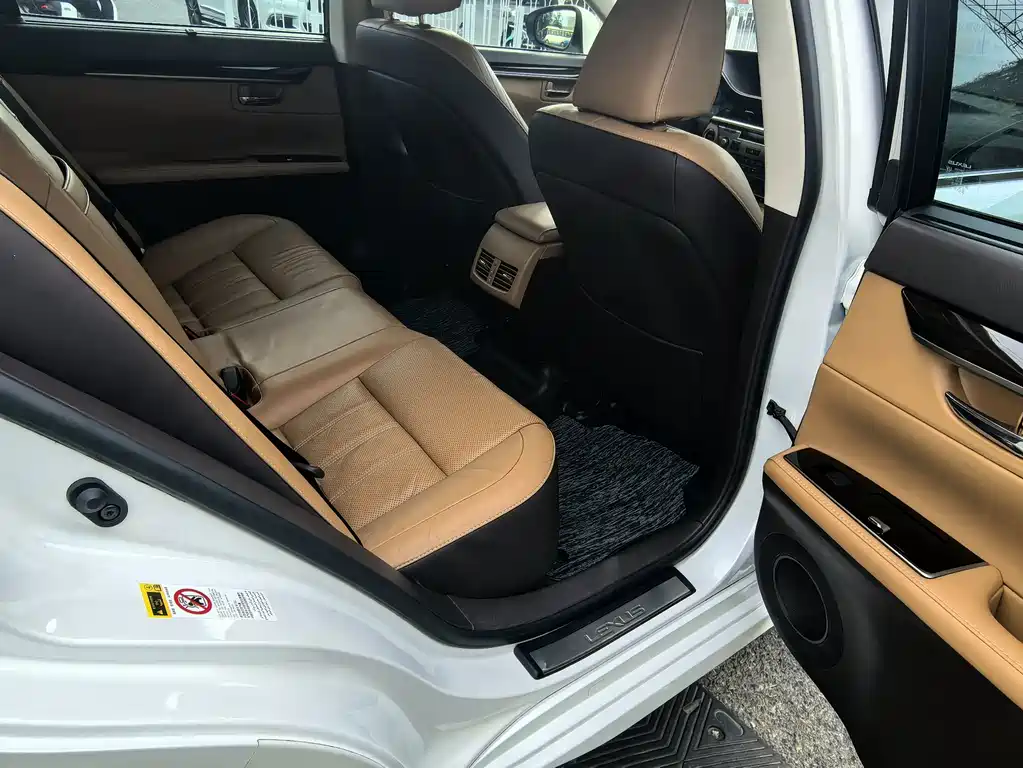 Lexus ES — миниатюра 7