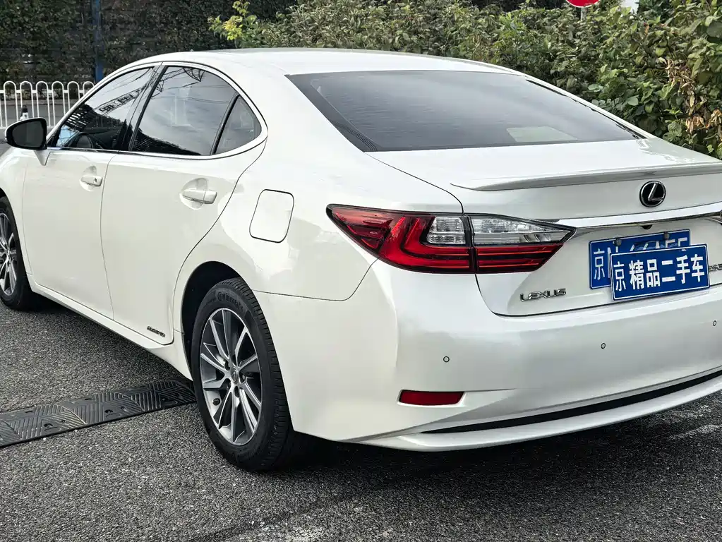 Lexus ES — миниатюра 4