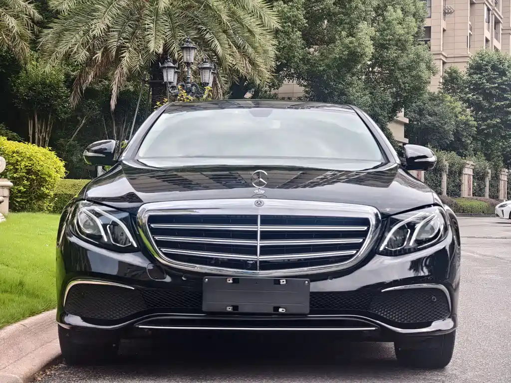Mercedes-Benz E-Class — миниатюра 2