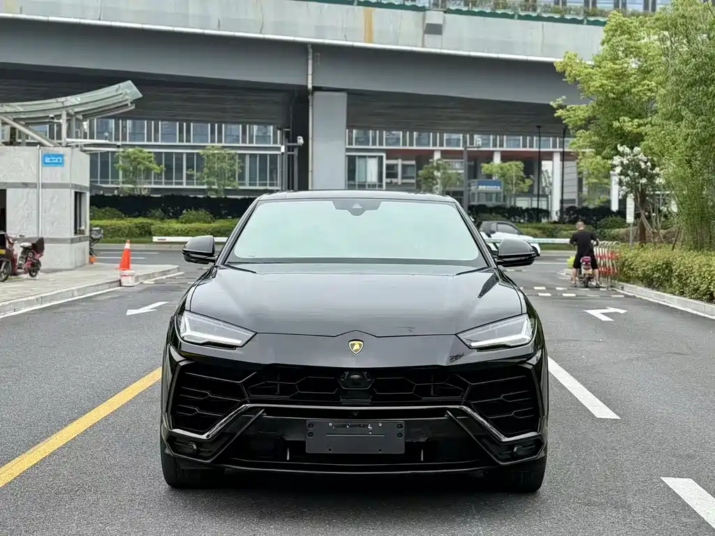 Купить Lamborghini Urus