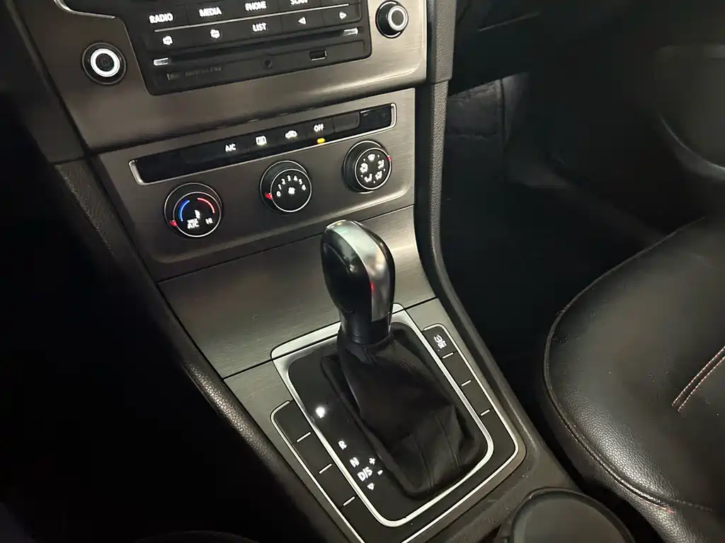 Volkswagen Golf — миниатюра 12